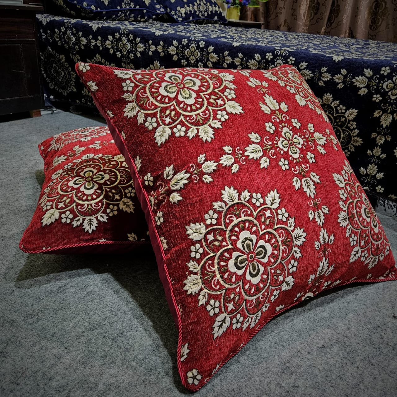 Latest Collection 👉 2 PCS Floor cushion Cover set *💯  👉 Fabric velvat ❤