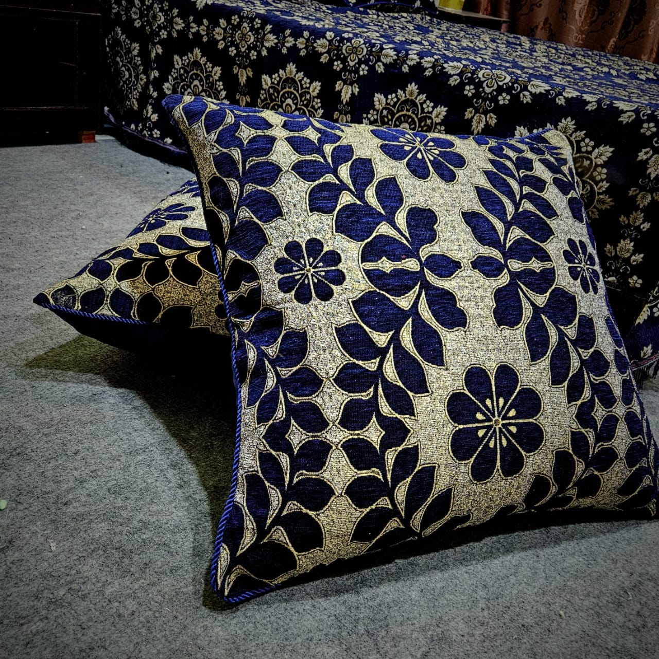 Latest Collection 👉 2 PCS Floor cushion Cover set *💯  👉 Fabric velvat ❤