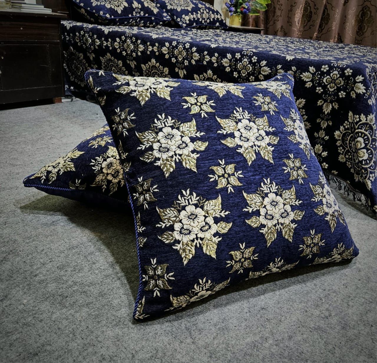 Latest Collection 👉 2 PCS Floor cushion Cover set *💯  👉 Fabric velvat ❤