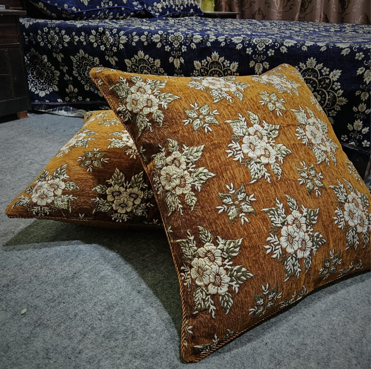 Latest Collection 👉 2 PCS Floor cushion Cover set *💯  👉 Fabric velvat ❤