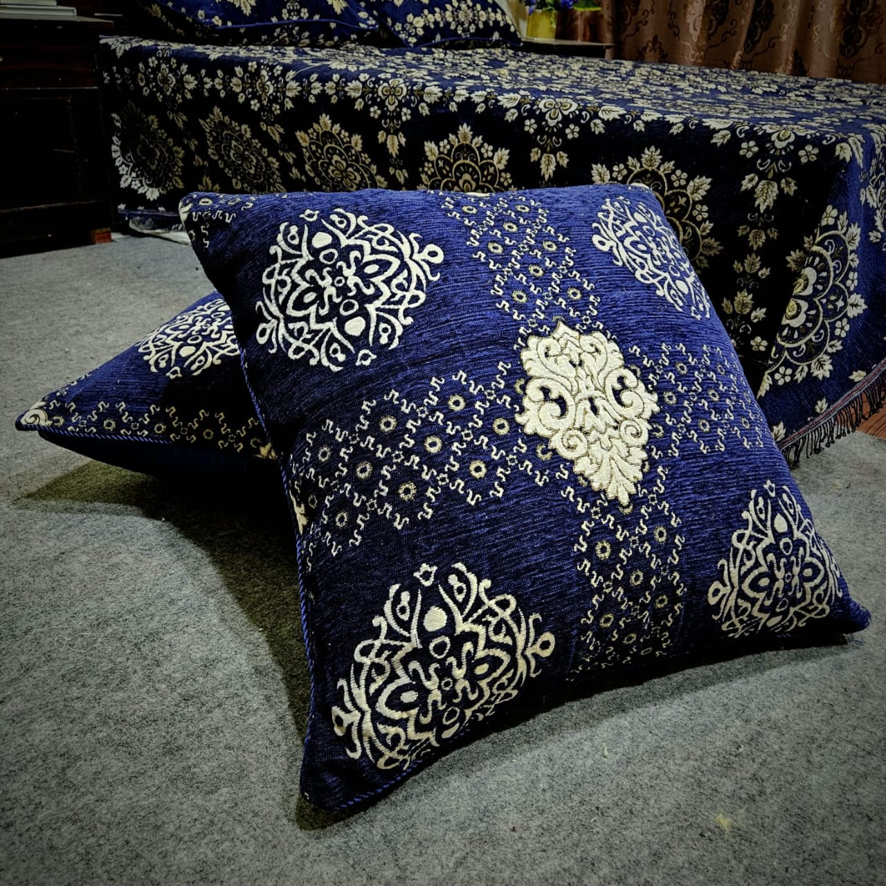 Latest Collection 👉 2 PCS Floor cushion Cover set *💯  👉 Fabric velvat ❤